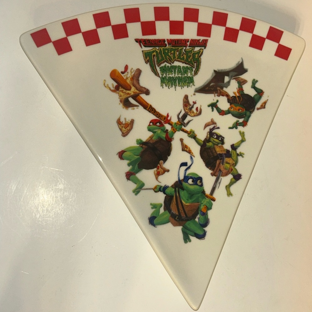 Nickelodeon~TEENAGE MUTANT NINJA TURTLES~Pizza Slice Shaped Plate~c 2023~NICE~